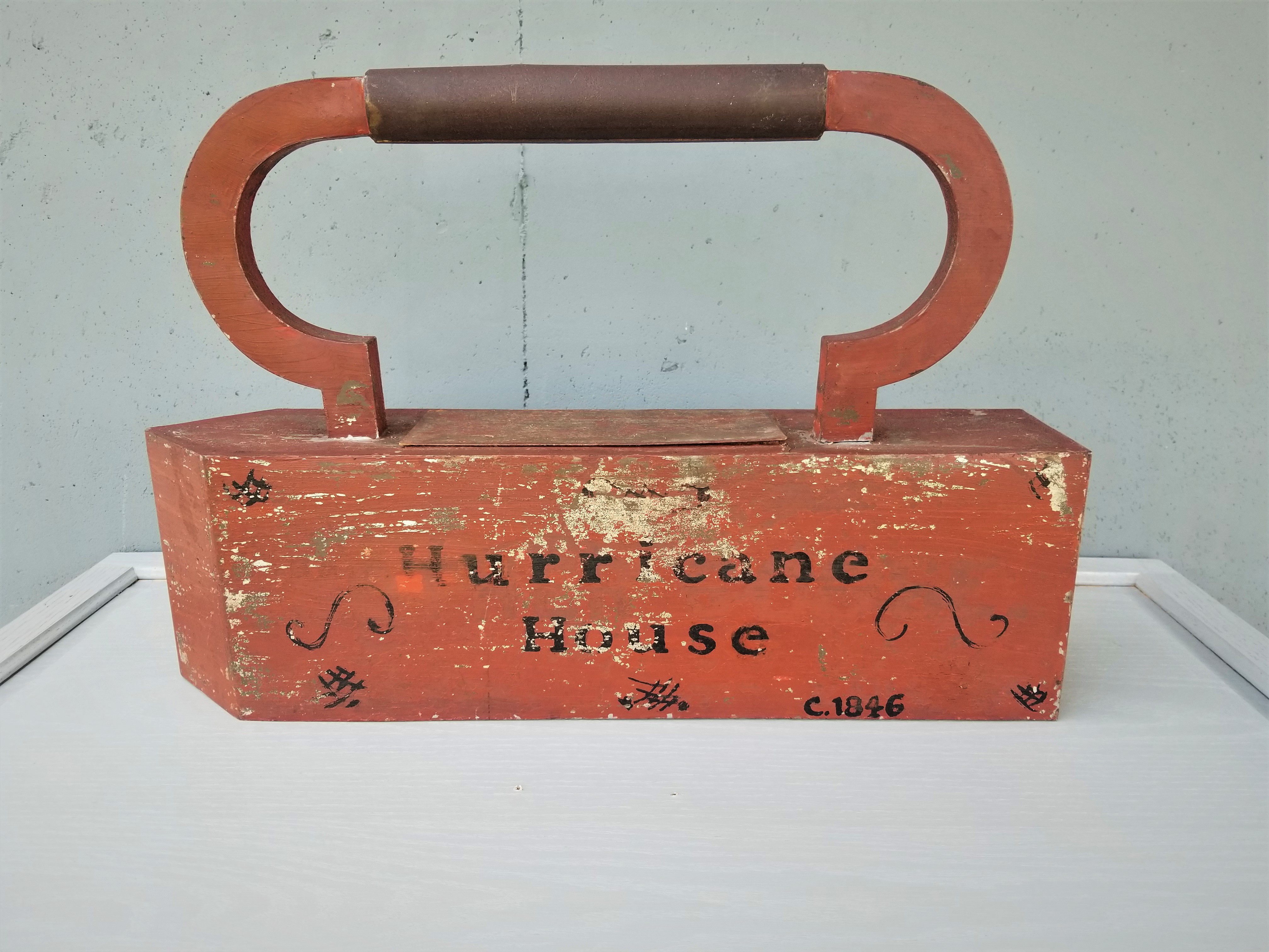 UNUSUAL TRADE SIGN FORM OF AN IRON