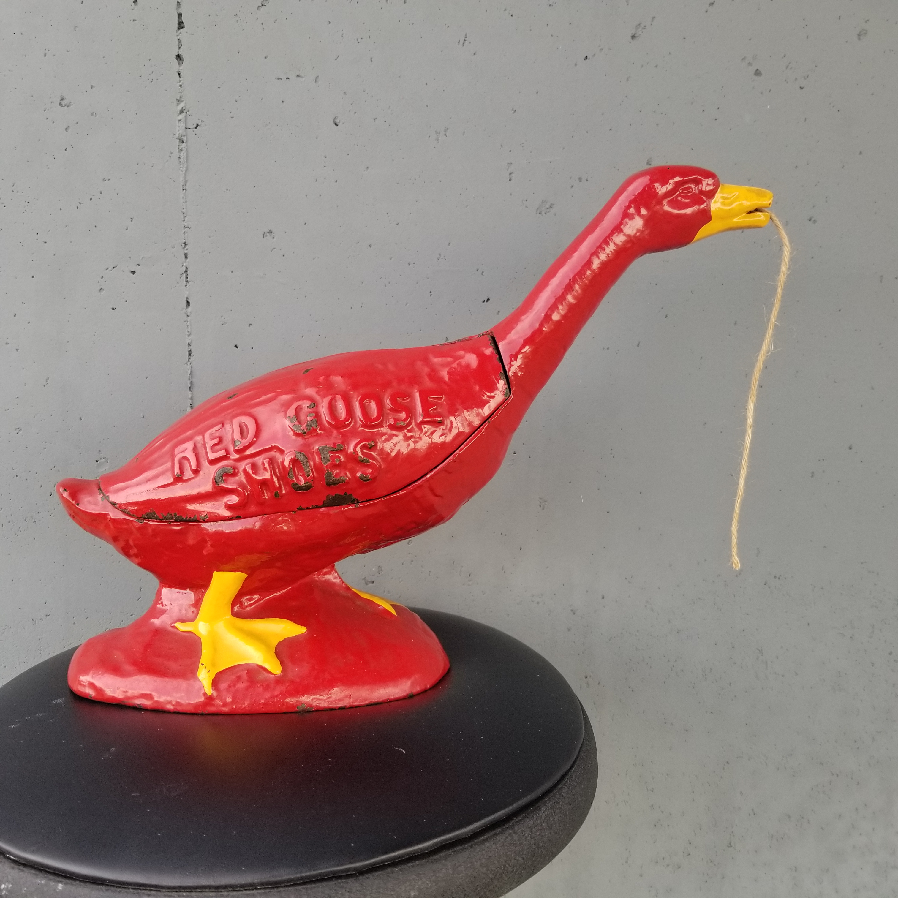 CAST IRON RED GOOSE STRING DISPENSERY