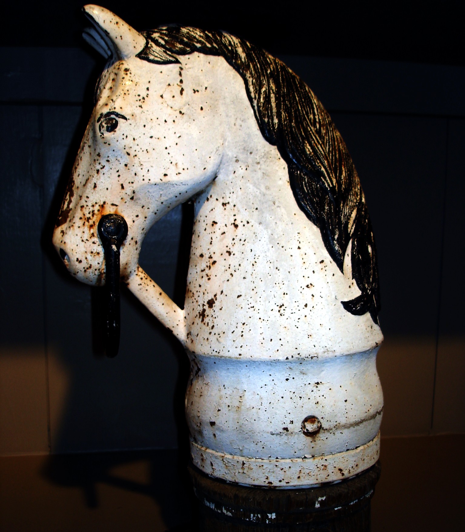 LARGE DETAILED HORSE HEAD IN OLD PAINT