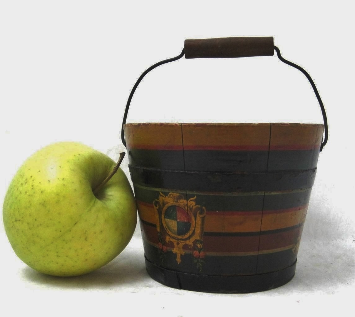 CHILDS SHAKER BERRY PAIL