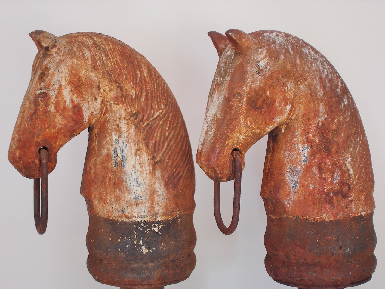 LARGE PAIR HORSE HEADS IN DRY PAINT